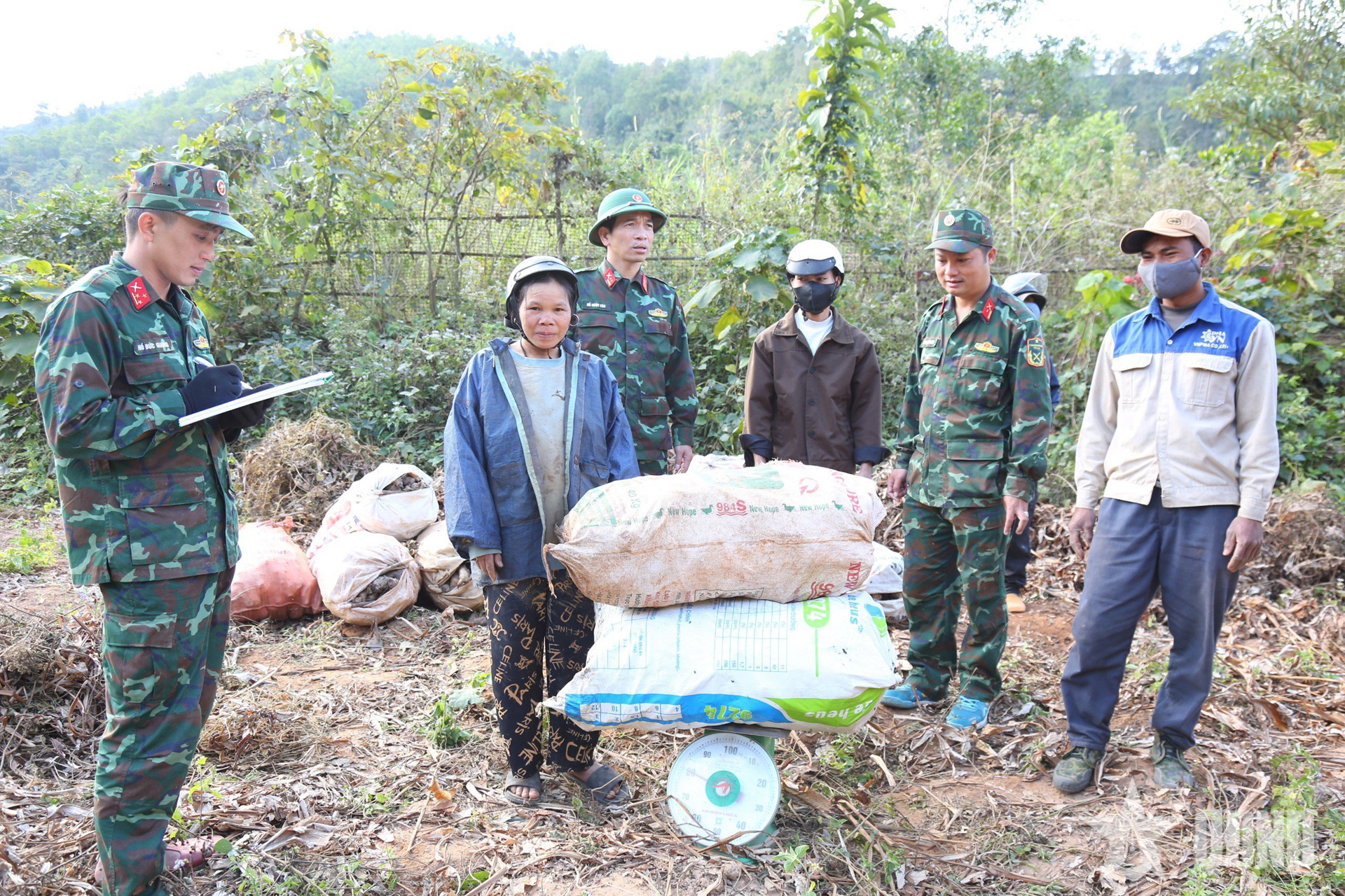 Thắm đượm tình quân dân nơi dãy Trường Sơn